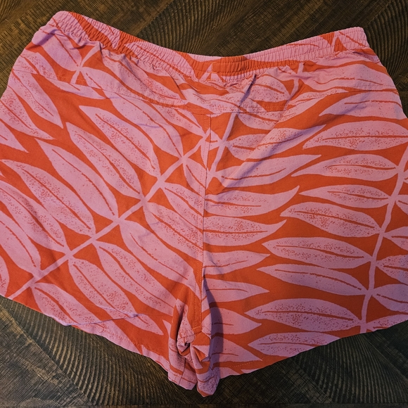 Patagonia Women's Baggie Shorts - Red and Pink - Picture 4 of 5